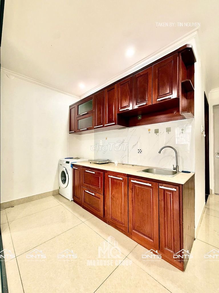Studio's apartment is a private elevator washing room near the City Market, Bitteeco.