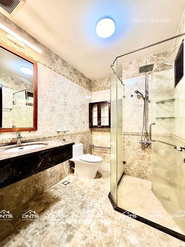 Studio's apartment is a private elevator washing room near the City Market, Bitteeco.
