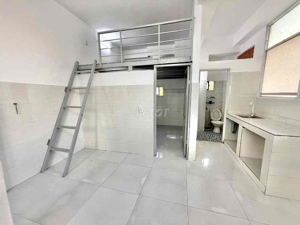 The mini-room is a private bedroom and the air window's open. Right there.
