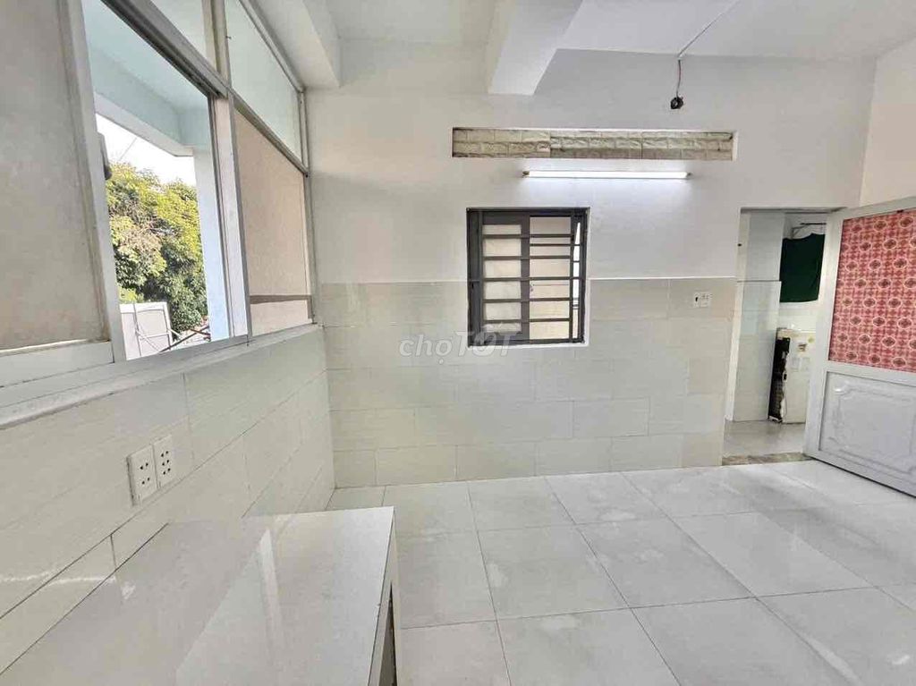The mini-room is a private bedroom and the air window's open. Right there.
