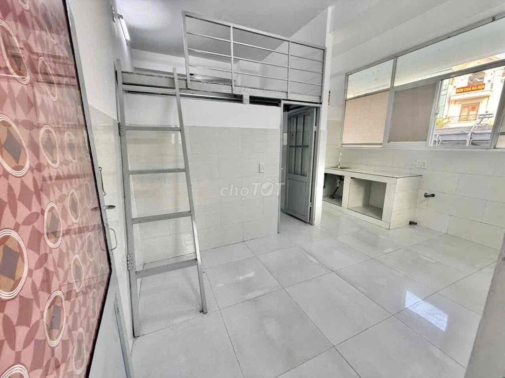 The mini-room is a private bedroom and the air window's open. Right there.