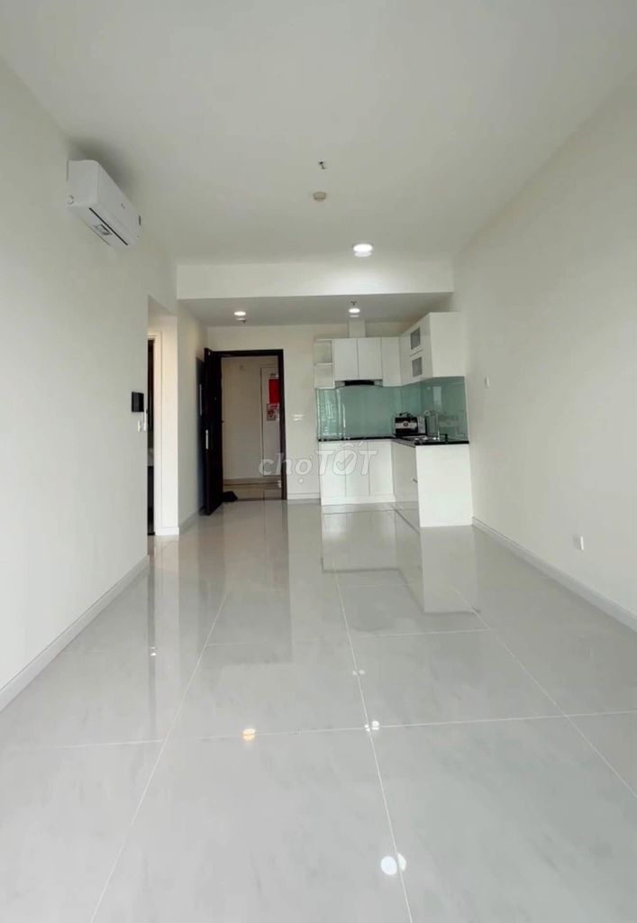 Rent two Victoria Village-50 empty-64 M2-Channels immediately.