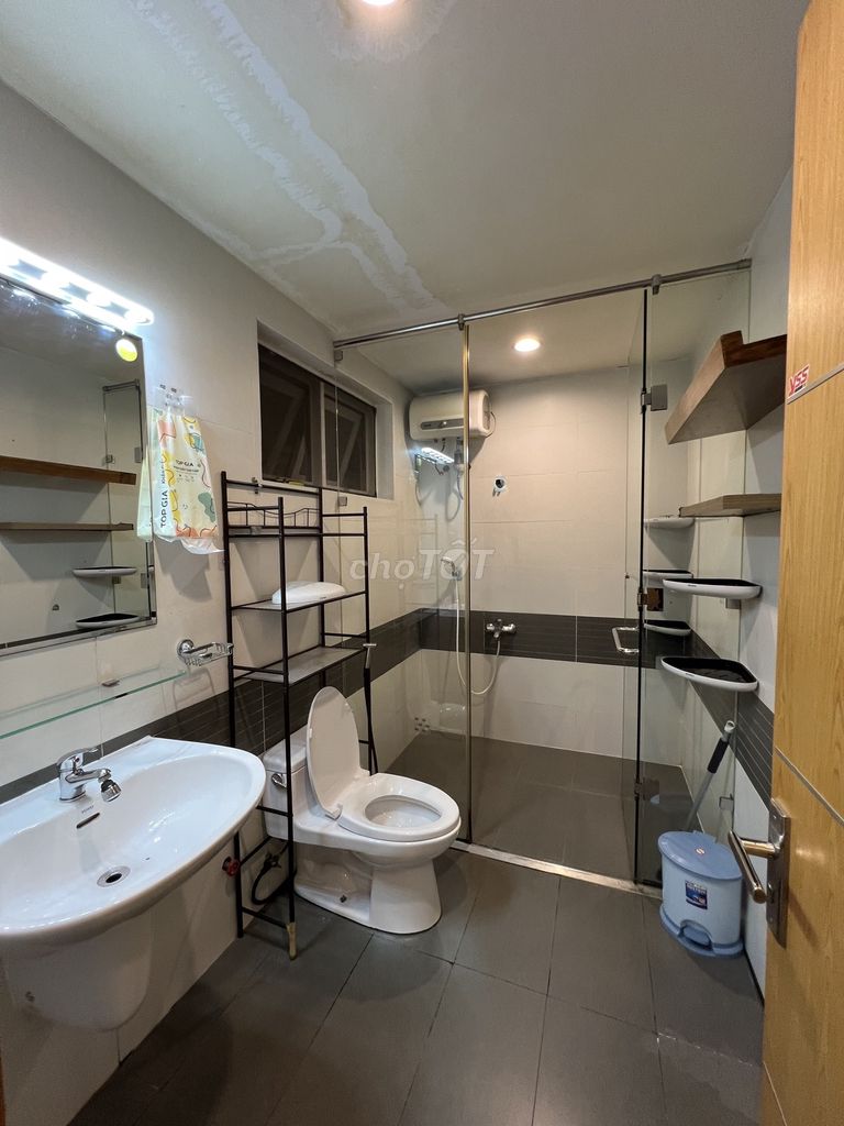 Him Lam Chợ Lớn, 13 million a month, interior fUL, in place.