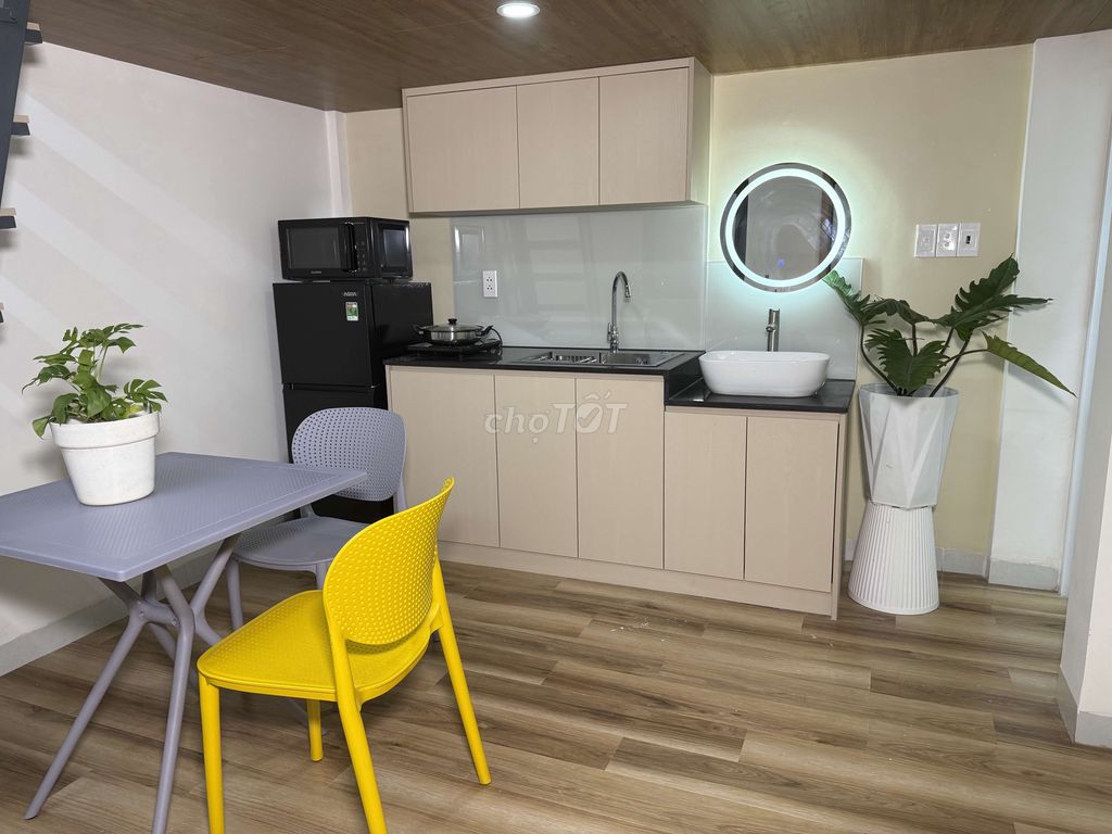 The new mini-full interior service apartment is 100% new.