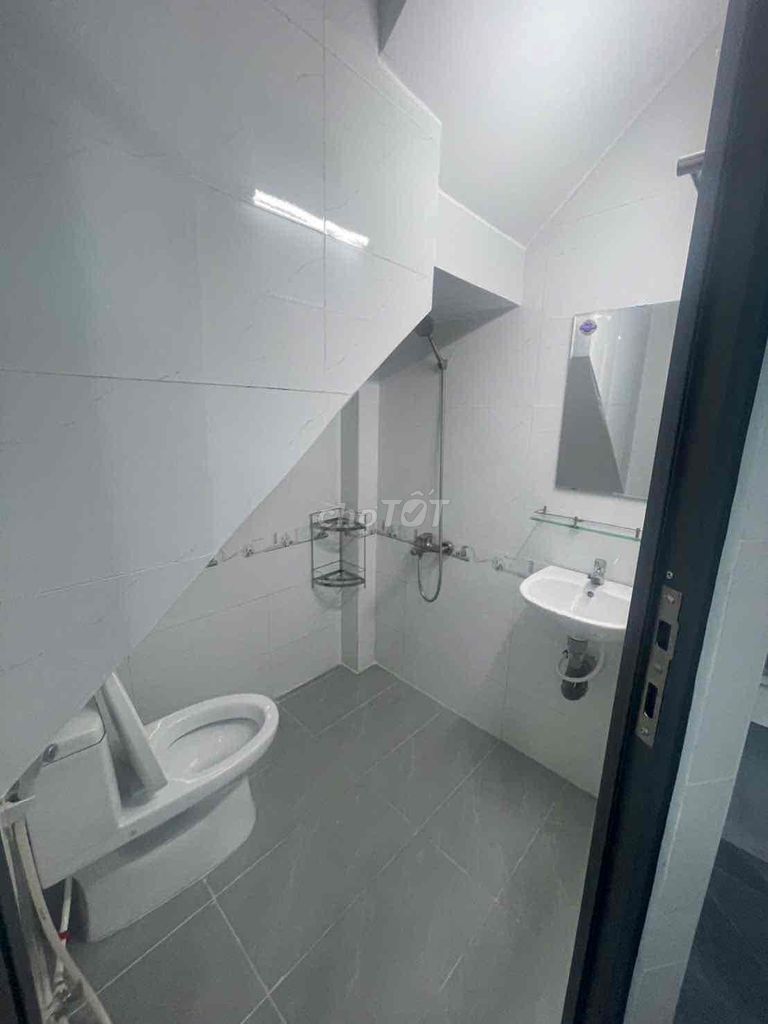 Two floors to the roof. Two bedrooms. Three toilets.