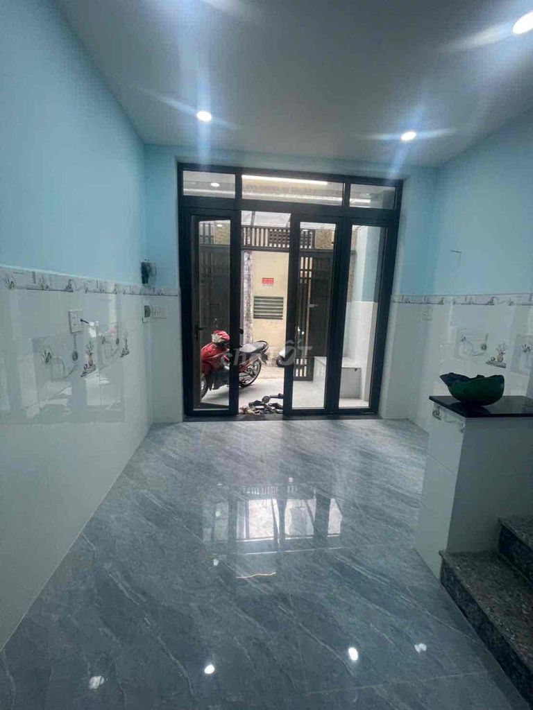 Two floors to the roof. Two bedrooms. Three toilets.