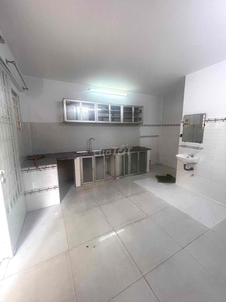 New house painted the Quang Trung alley. Two bedrooms, 9.5 million refrigerators.