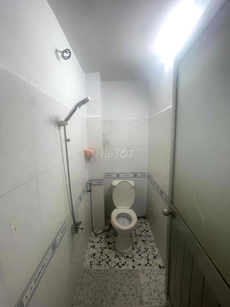 New house painted the Quang Trung alley. Two bedrooms, 9.5 million refrigerators.