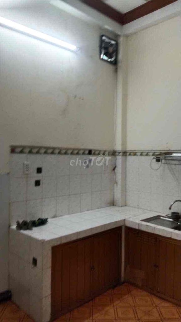 Good price-- District 1) for rent one floor, right street