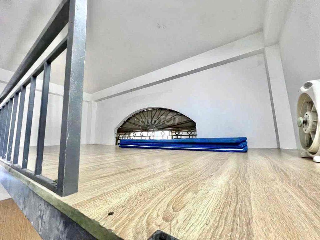 TERNING sky windows { full interior } beautiful clean house \(bk 5)