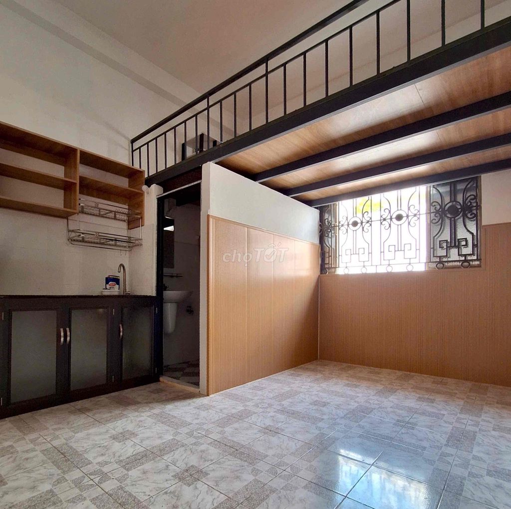TERNING sky windows { full interior } beautiful clean house \(bk 5)