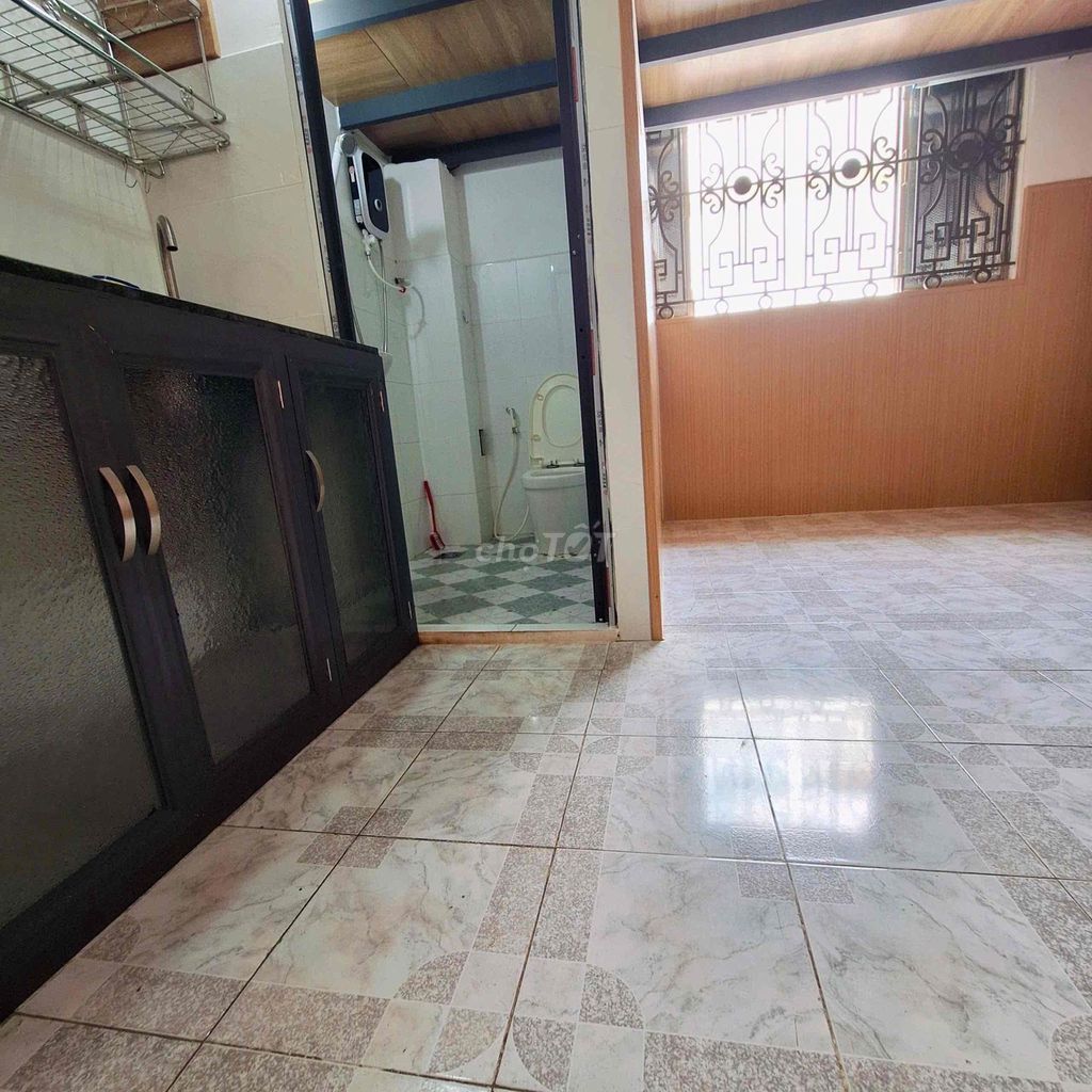 TERNING sky windows { full interior } beautiful clean house \(bk 5)