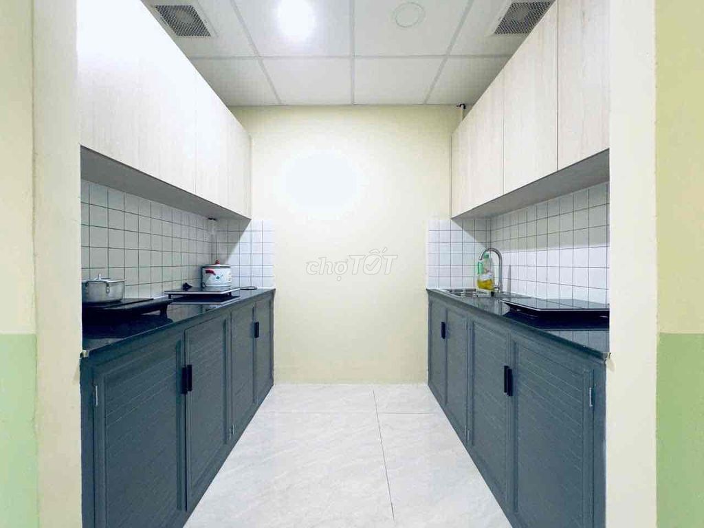 The studio is 35 meters and only 6 million and a half near lotte mart right in the heart of District 7