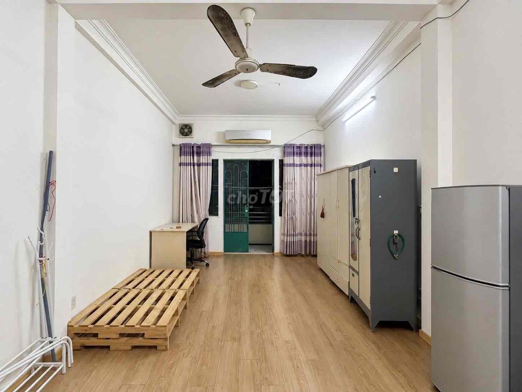 It's the owner who rents a 40-foot hotel with a five-million-nine-dollar balcony near the blue shop.