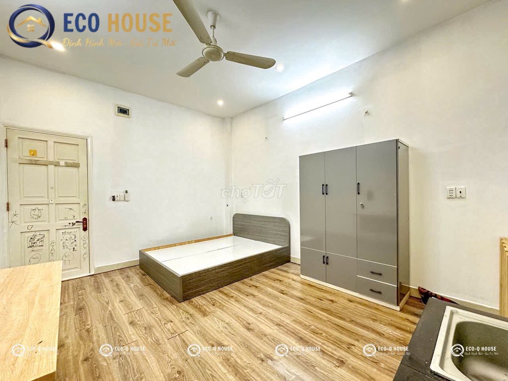 Thoại Ngọc Hầu Tân Phú hotel room - sky well window for pet pet pet