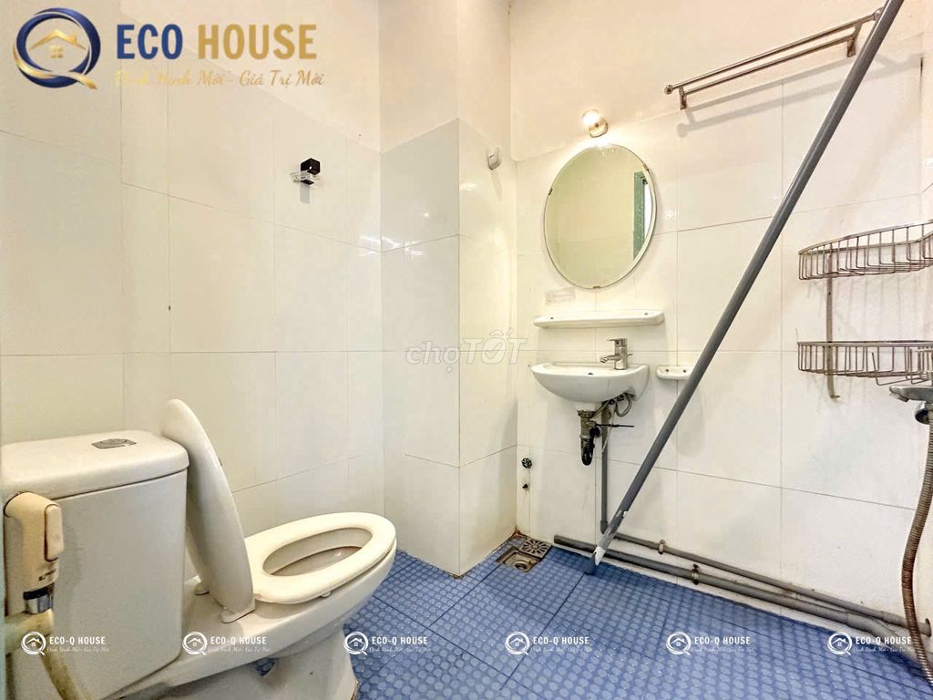 Thoại Ngọc Hầu Tân Phú hotel room - sky well window for pet pet pet