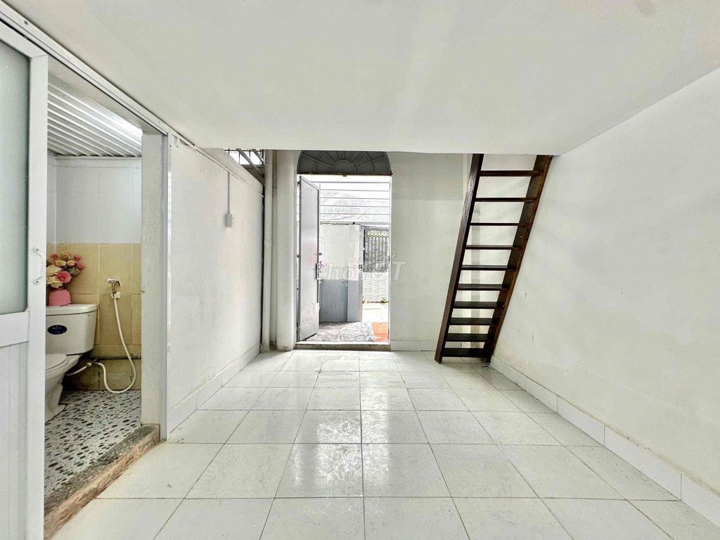 Cheap room - free rent October