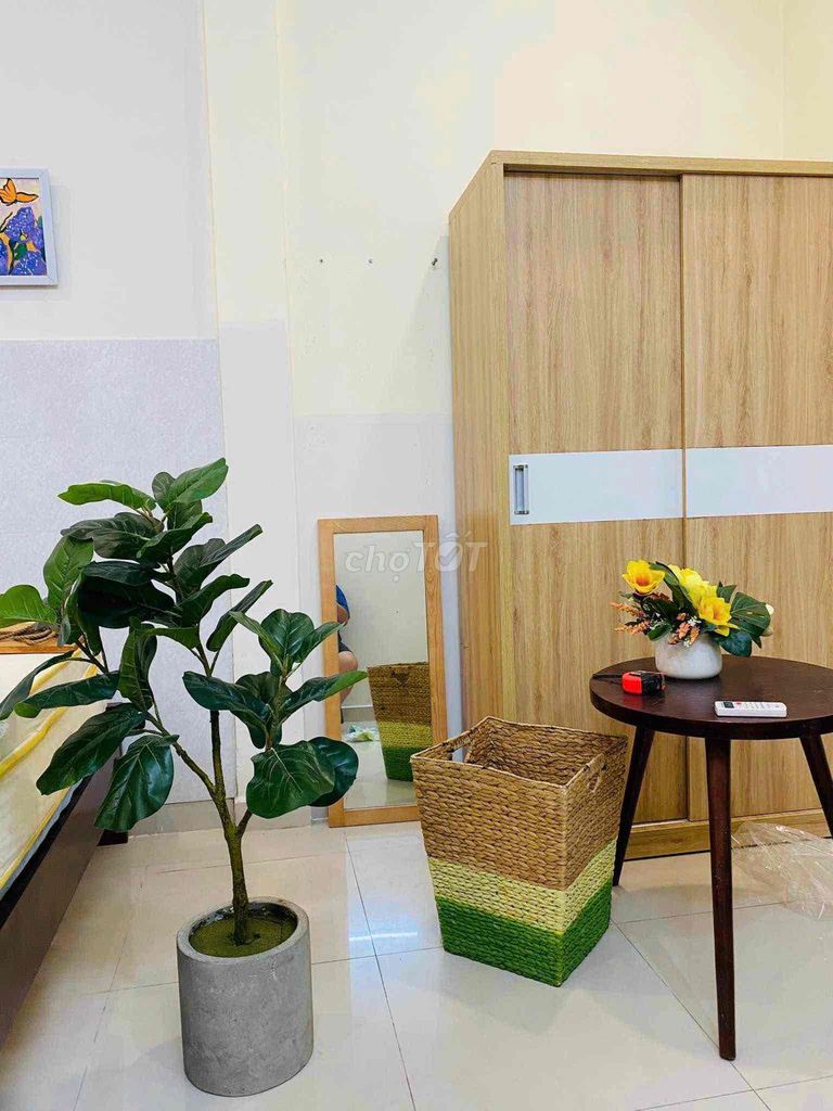 Rent the studio full-time furniture super Tôn Đản super-Environment wall