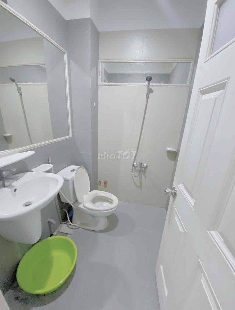 Cheap sky window room