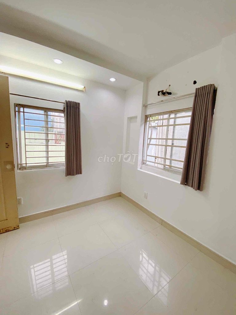 Cheap sky window room