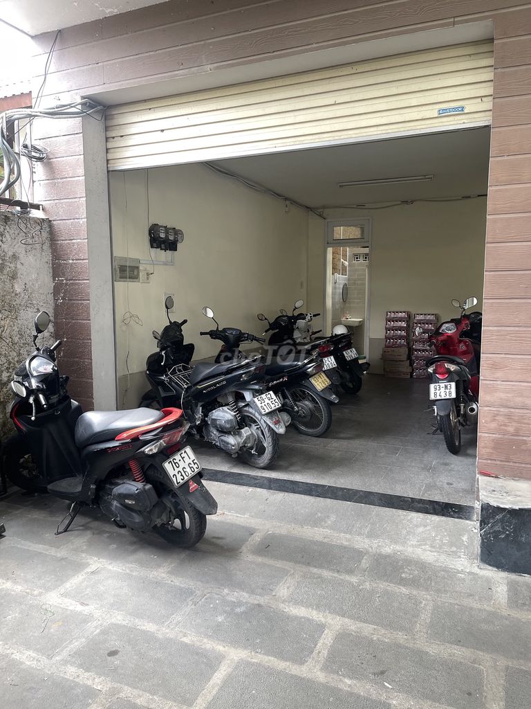 Rent room B Street.