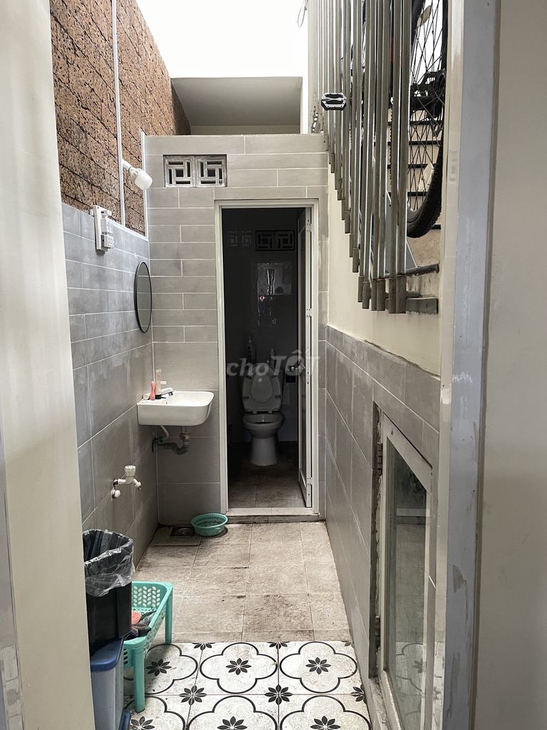 Rent room B Street.