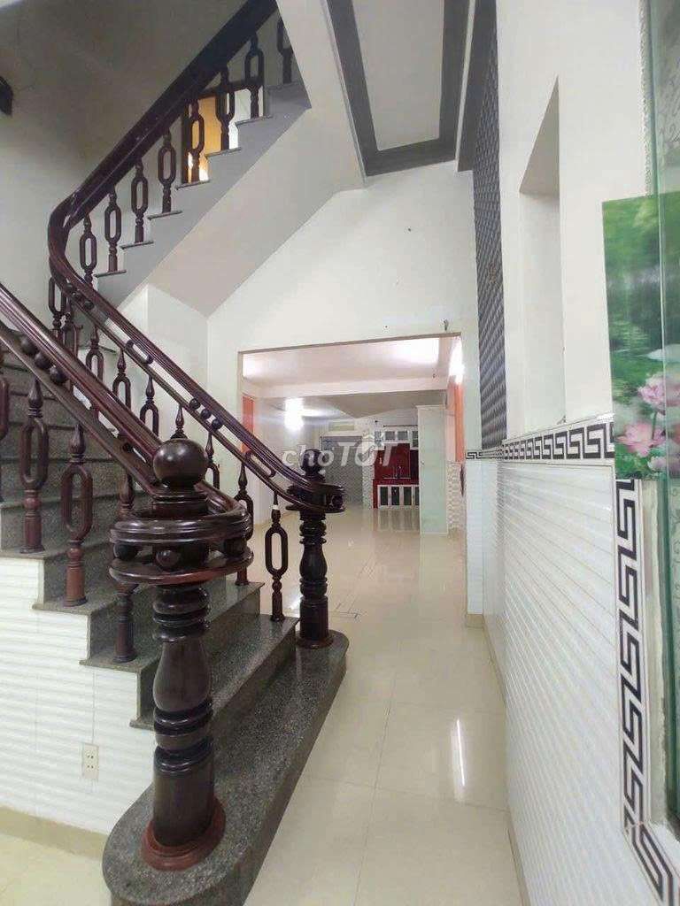 Rent the Grand Central Park Park Parker, 90 meters, at 16 million