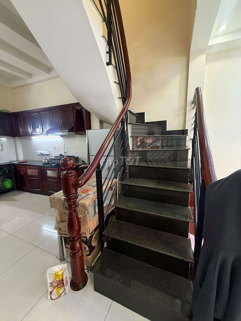 Rent Bình Long Tân Phú. 4 x10, 3 stories. Three bedrooms, three air conditioning.