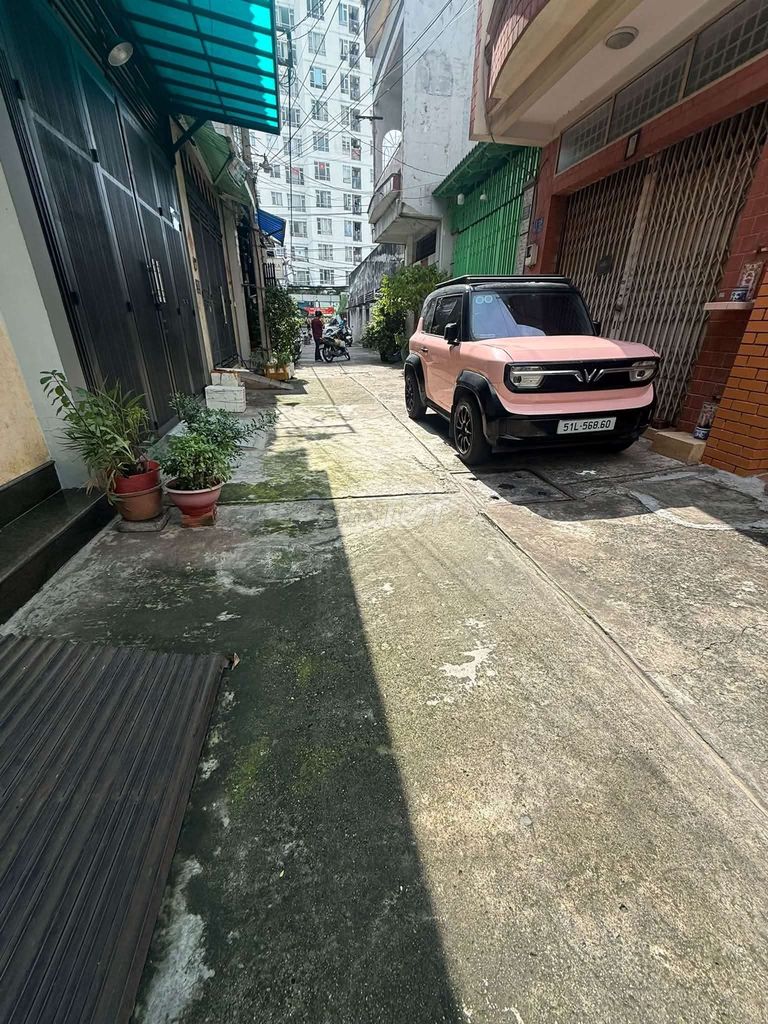 Rent Bình Long Tân Phú. 4 x10, 3 stories. Three bedrooms, three air conditioning.
