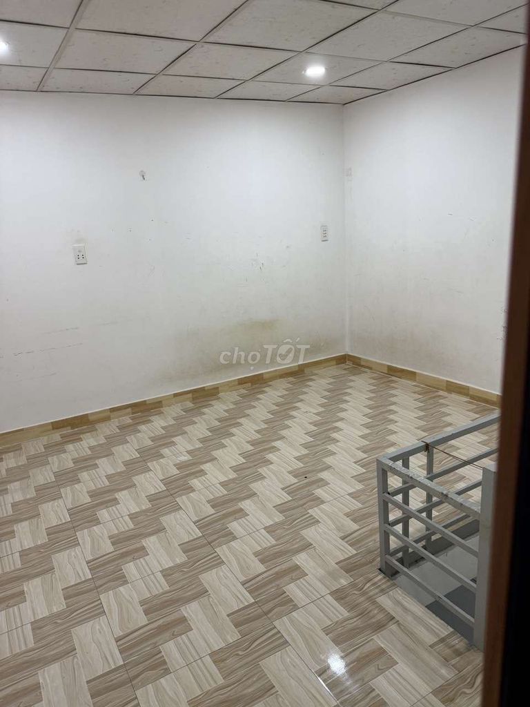 Let's rent out the original house.