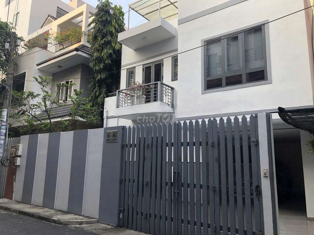 10 M across the street-- 160 M2-- garage.