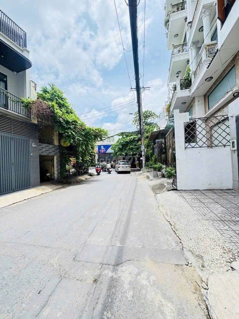 Rent a truck alley for five bedrooms, three ds2877 Ds287, 6 Gò Vấp.