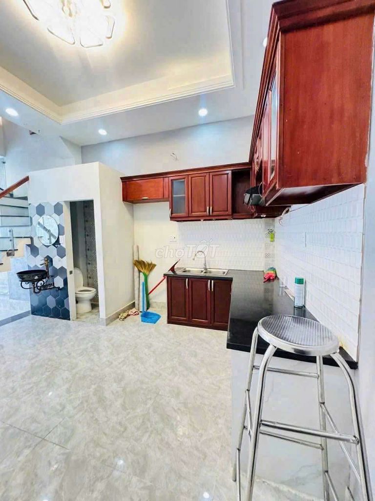 Rent a truck alley for five bedrooms, three ds2877 Ds287, 6 Gò Vấp.