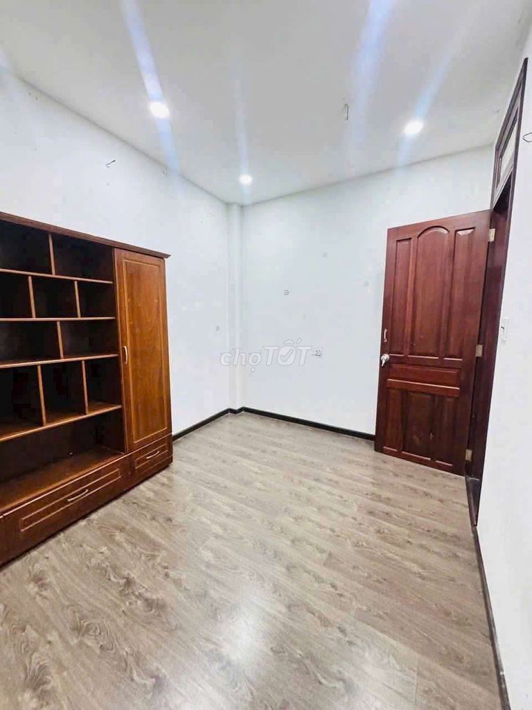 Rent a truck alley for five bedrooms, three ds2877 Ds287, 6 Gò Vấp.