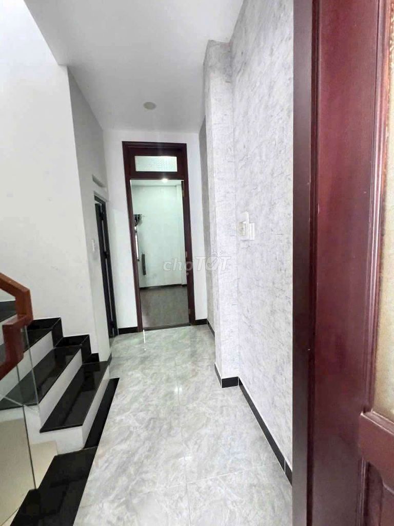 Rent a truck alley for five bedrooms, three ds2877 Ds287, 6 Gò Vấp.