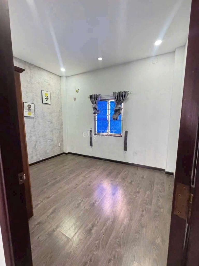 Rent a truck alley for five bedrooms, three ds2877 Ds287, 6 Gò Vấp.