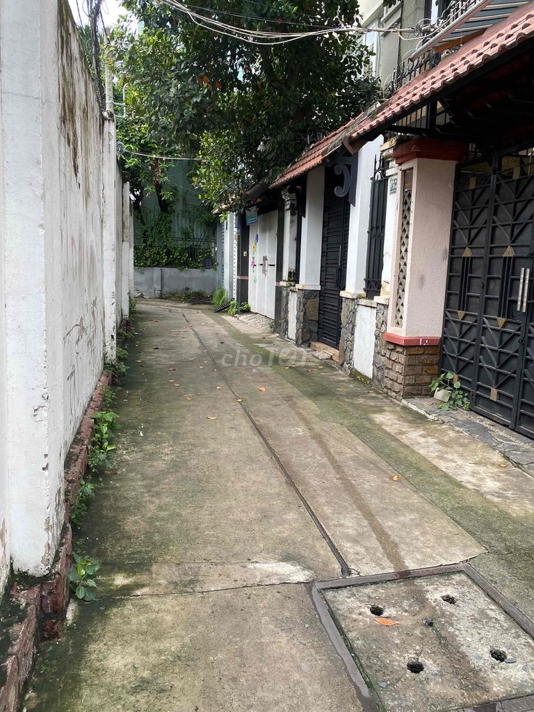 The original ground house is 3 x 8 meters, price: Five million.