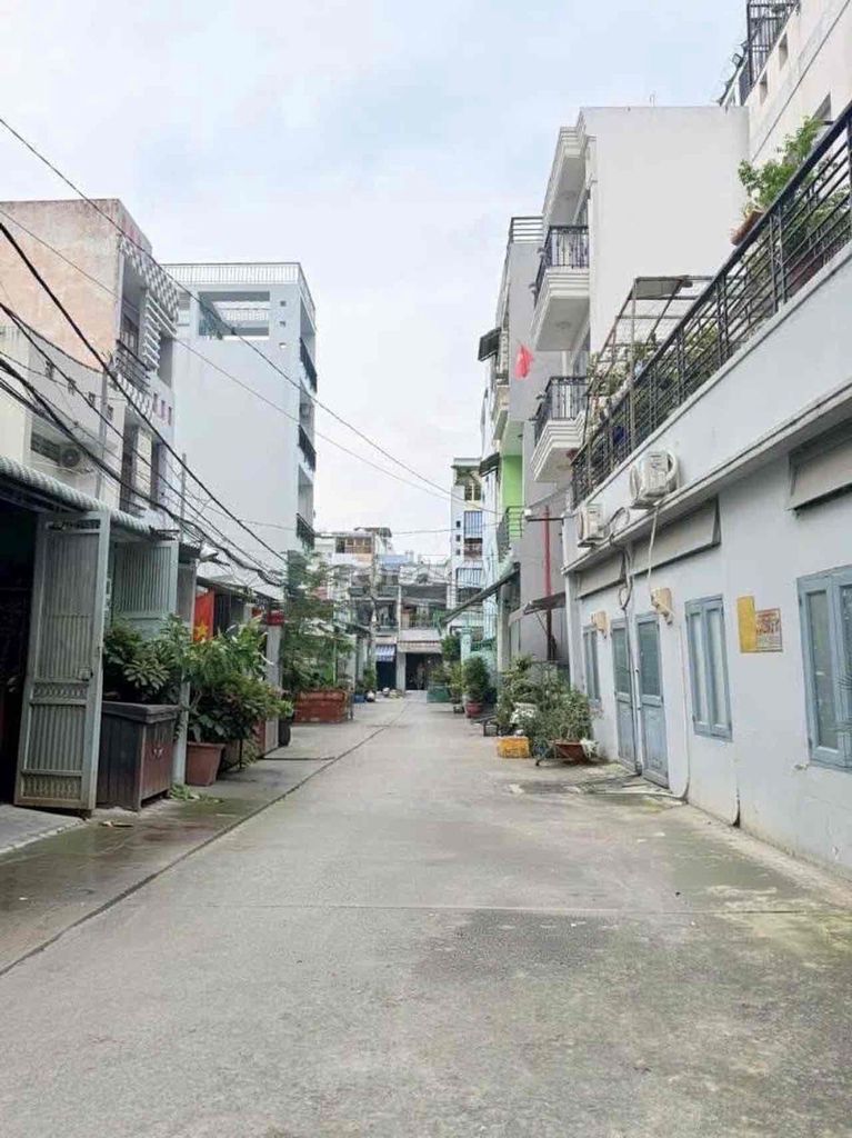We've got a two-room Cư xá Phú Lâm D.