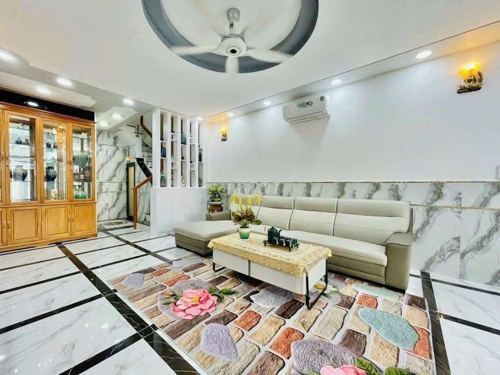 Rent a full house with four bedrooms, five toilets, 11 Q0.