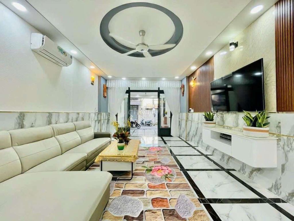 Rent a full house with four bedrooms, five toilets, 11 Q0.