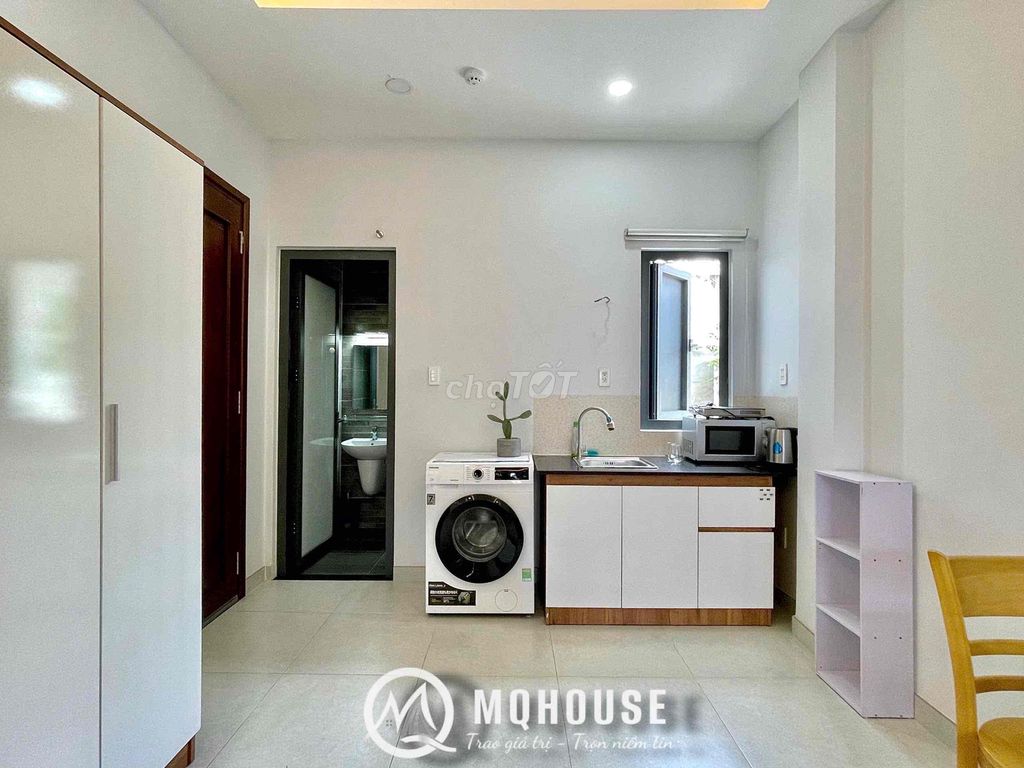 mini apartment - right near the Big Kwun with a super cool balconies