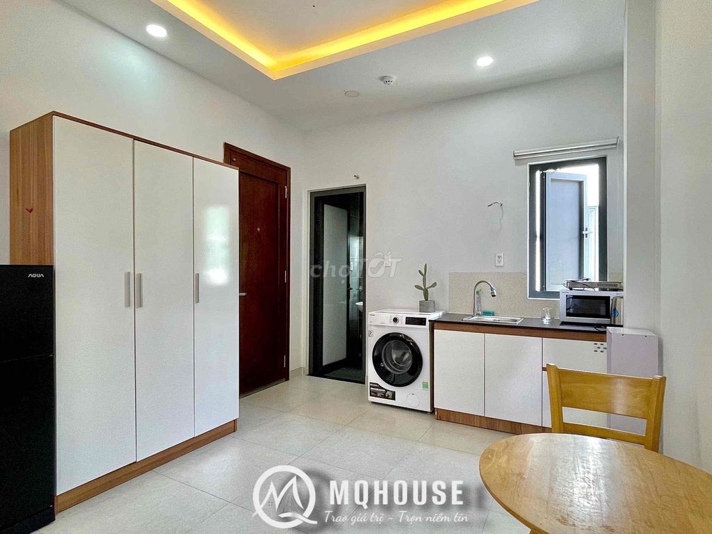 mini apartment - right near the Big Kwun with a super cool balconies