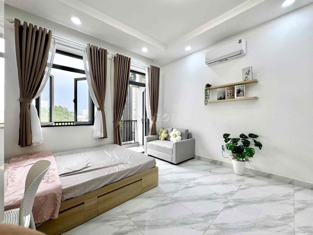 Rent the new full-intracted balcony studio apartment 100 percent right down the fifth.