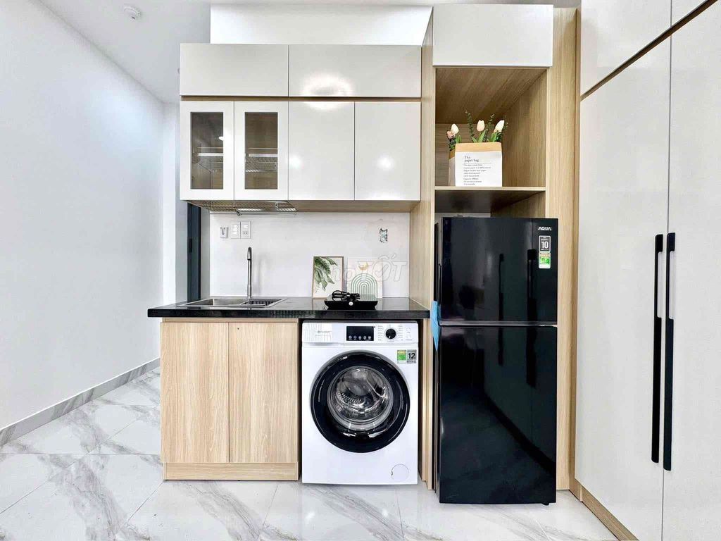 Rent the new full-intracted balcony studio apartment 100 percent right down the fifth.