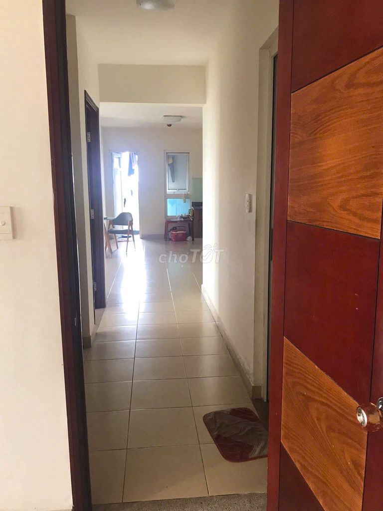 The apartment is 120 meters, three bedrooms, three toilets, nice interior, very cheap at the green end.