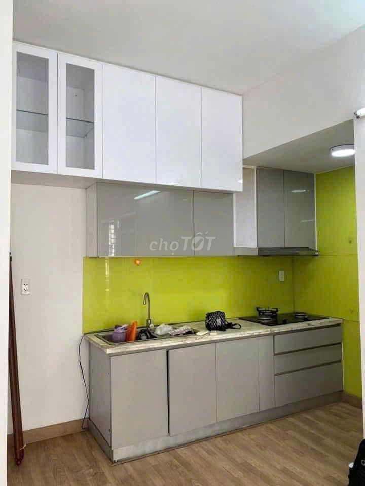 The Oriental Plaza- 116 meters, 3 bedrooms, basic interior, 13.5 million a month.