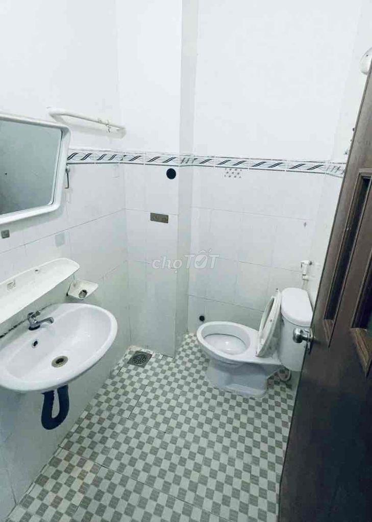 Nice house, average prices, area 36 meters, 1 st floor, 1 P. sleep + P. sub