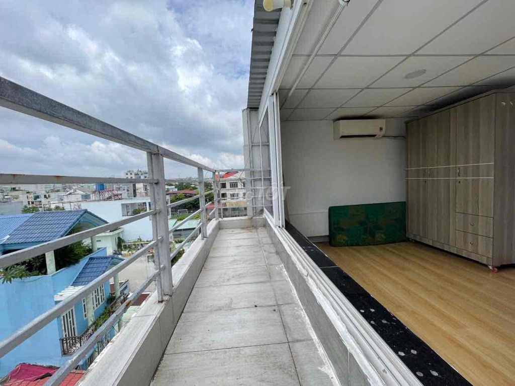 Rent a WMV with a skylight balcony near Yang Kuang Tei