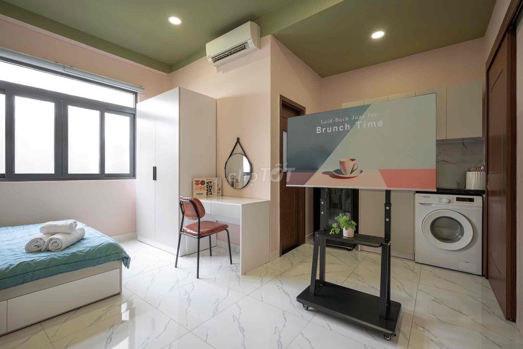 The full balcony service apartment, the beautiful private washing machine window in North Korea