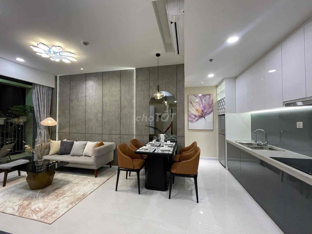 Got two bedrooms ready. Two bedrooms, two bathrooms, super nice, 31 million.